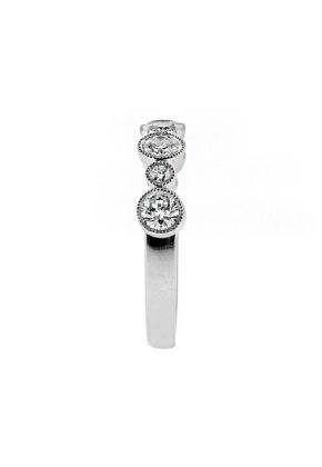 Single Row Small Large Alternating 9 Diamonds Bezel Set in 18kt White Gold