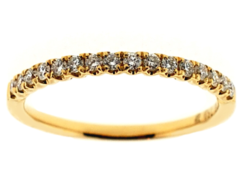 Diamond Wedding Band in 18K Yellow Gold