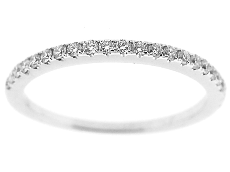 Single Row Diamond Band in 18k White Gold