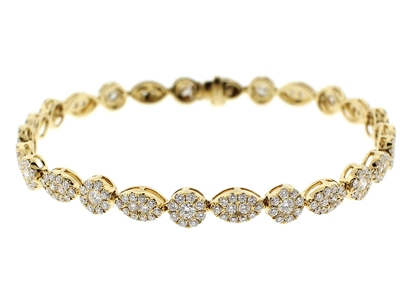 Ladies Tennis Bracelet with Diamonds Set in 18kt Yellow Gold