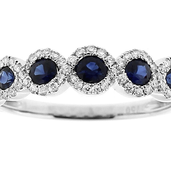 Sapphire Ring with Diamonds Surrounding in 18k White Gold