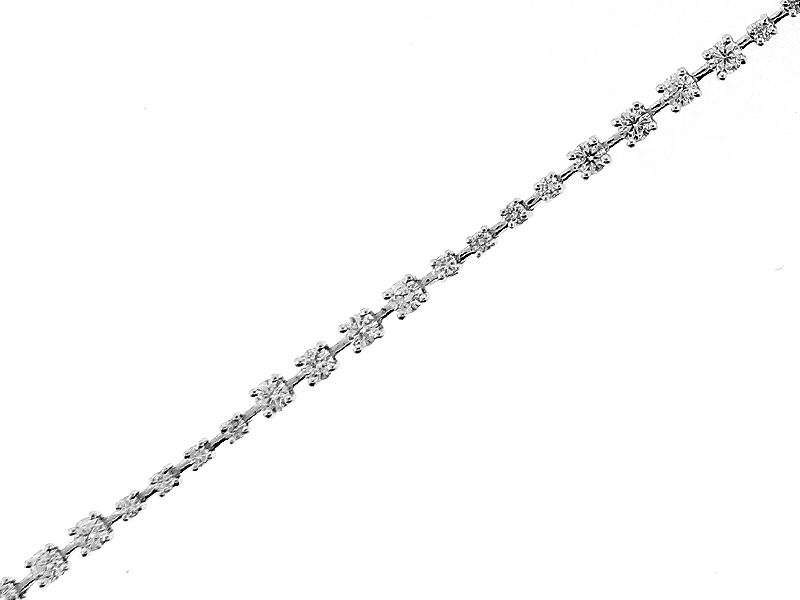 Ladies Tennis Bracelet with Diamonds in 18k White Gold