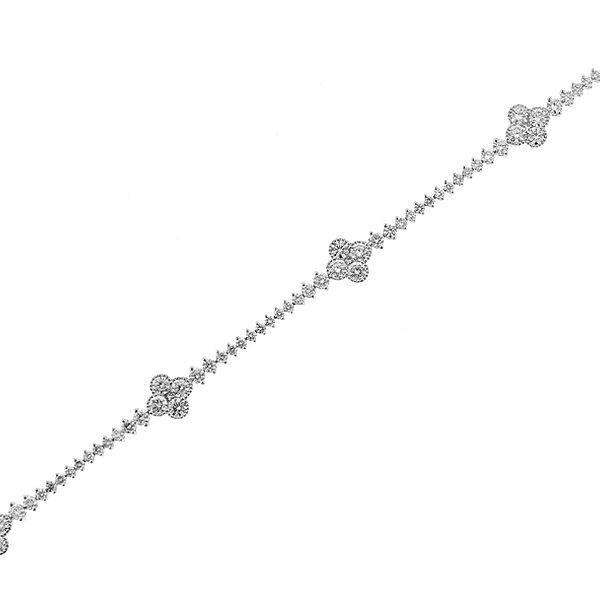 Ladies Tennis Bracelet with Clover Shaped Design of Round and Princess Cut Diamonds in 18k White Gold