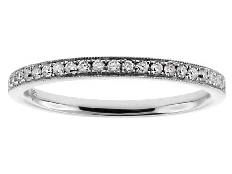 Thin Preset Diamond Wedding Band Ring in 18kt White Gold