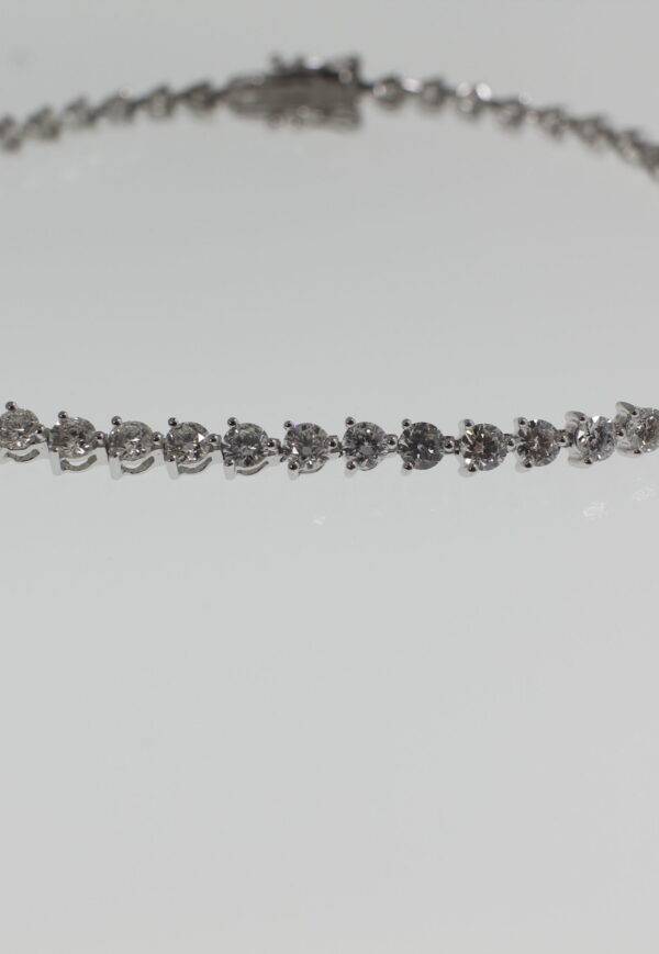 Ladies diamond tennis bracelet
