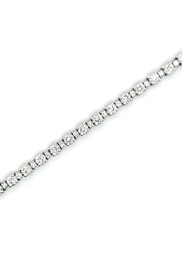 Alternating Sizes of Round Diamond 14kt Tennis Bracelet